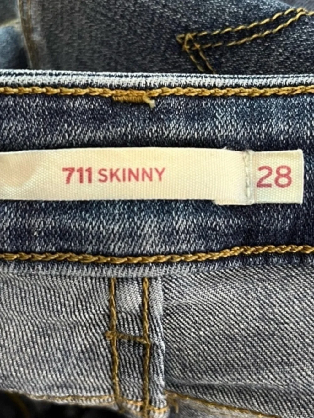 LEVI’S 711 Skinny Jeans